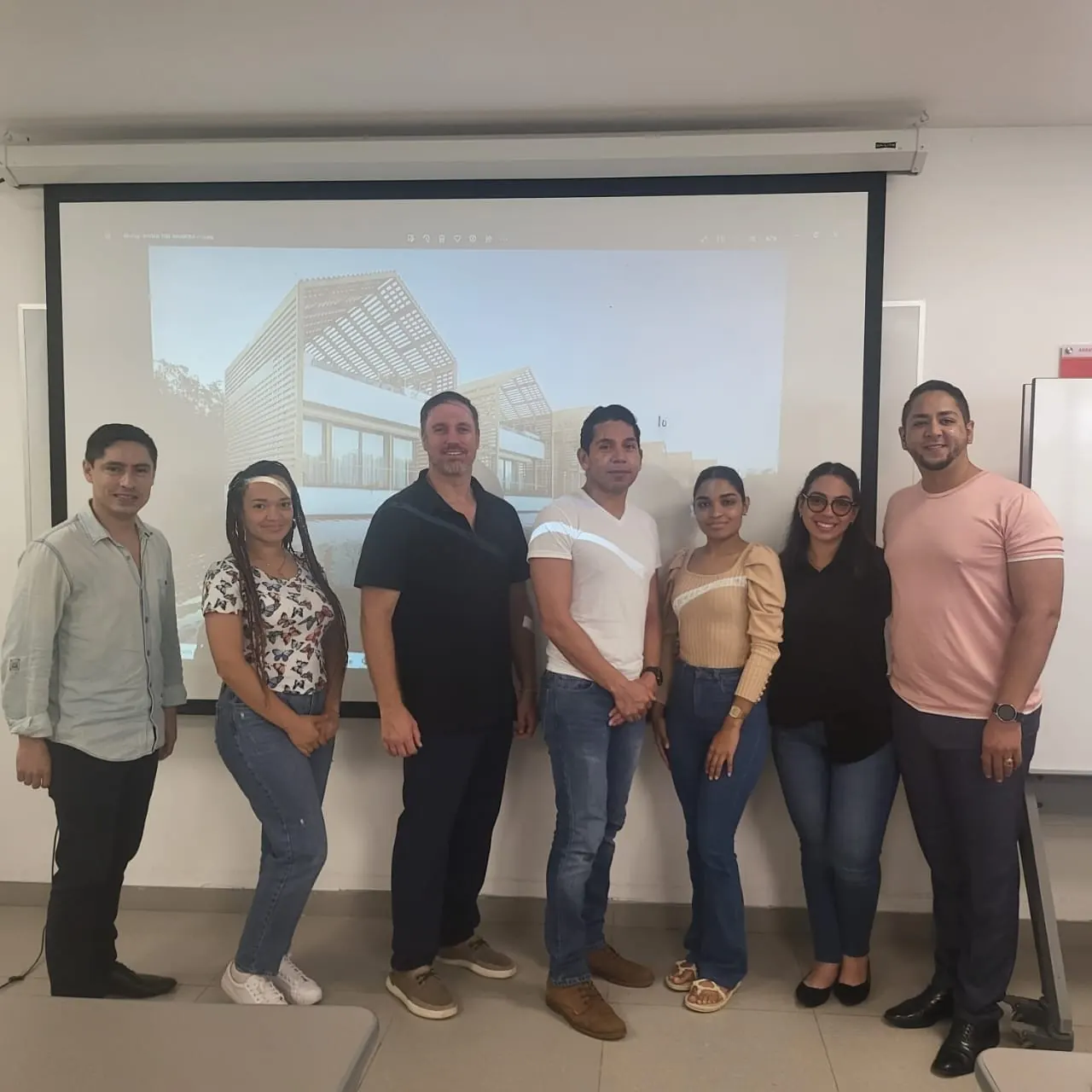 Héctor De Castro with a group of students in a classroom at Universidad Anáhuac Cancún